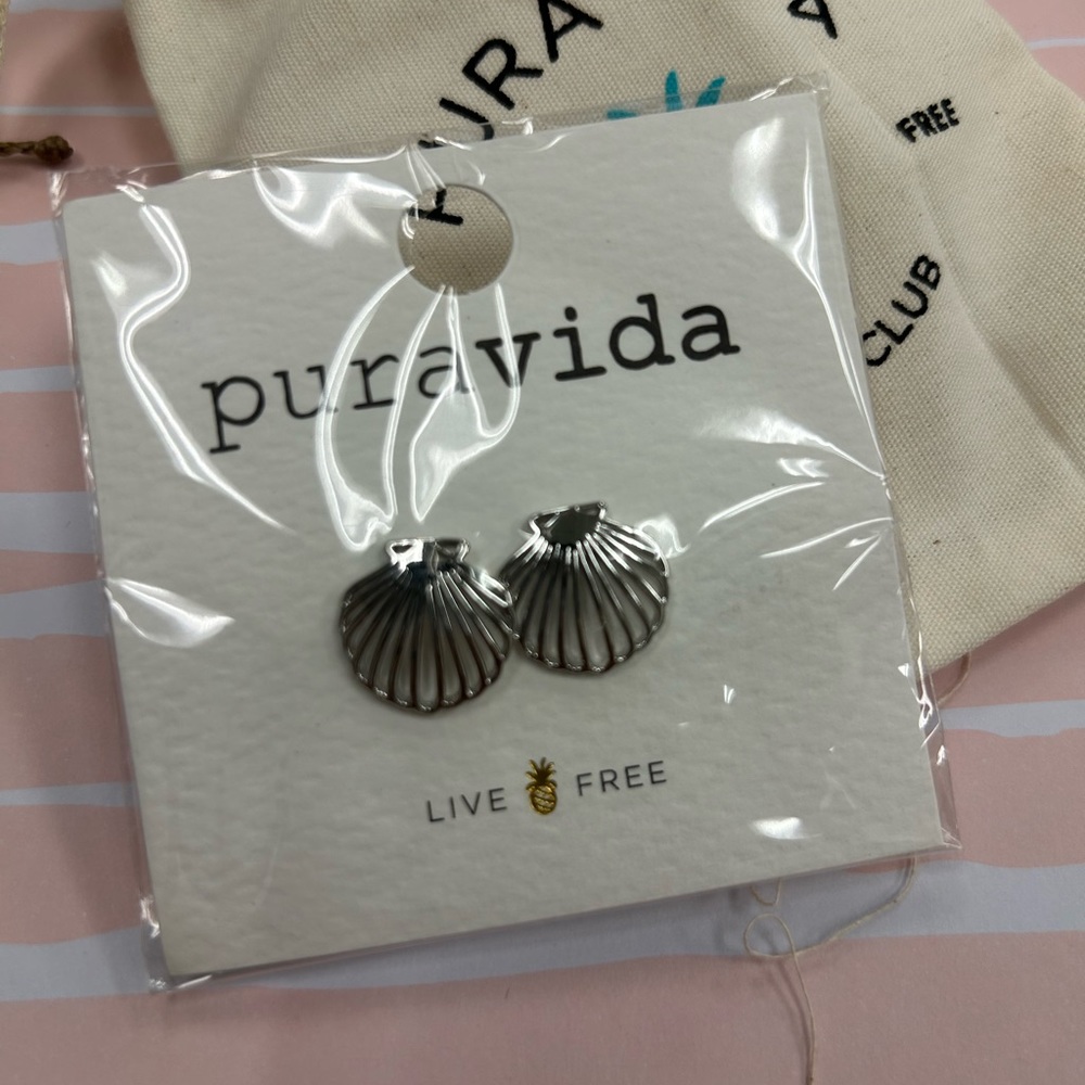 Pura Vida exclusive jewelry club earrings